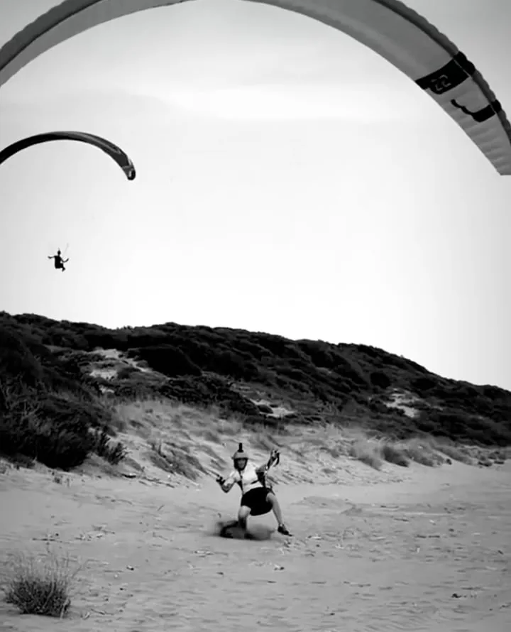 Atterraggio sulla spiaggia, foto in bianco e nero